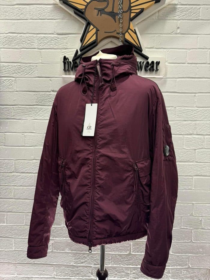 CP Company Chrome- R padded hooded jacket in plum 

Size 50 / Large / p2p 24” outer - Image 6