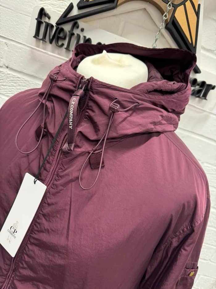 CP Company Chrome- R padded hooded jacket in plum 

Size 50 / Large / p2p 24” outer - Image 7