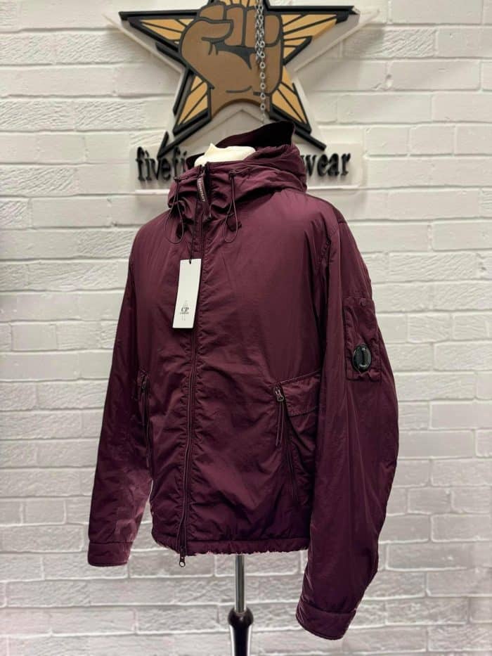 CP Company Chrome- R padded hooded jacket in plum 

Size 50 / Large / p2p 24” outer - Image 8