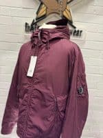 CP Company Chrome- R padded hooded jacket in plum 

Size 50 / Large / p2p 24” outer - Image 9