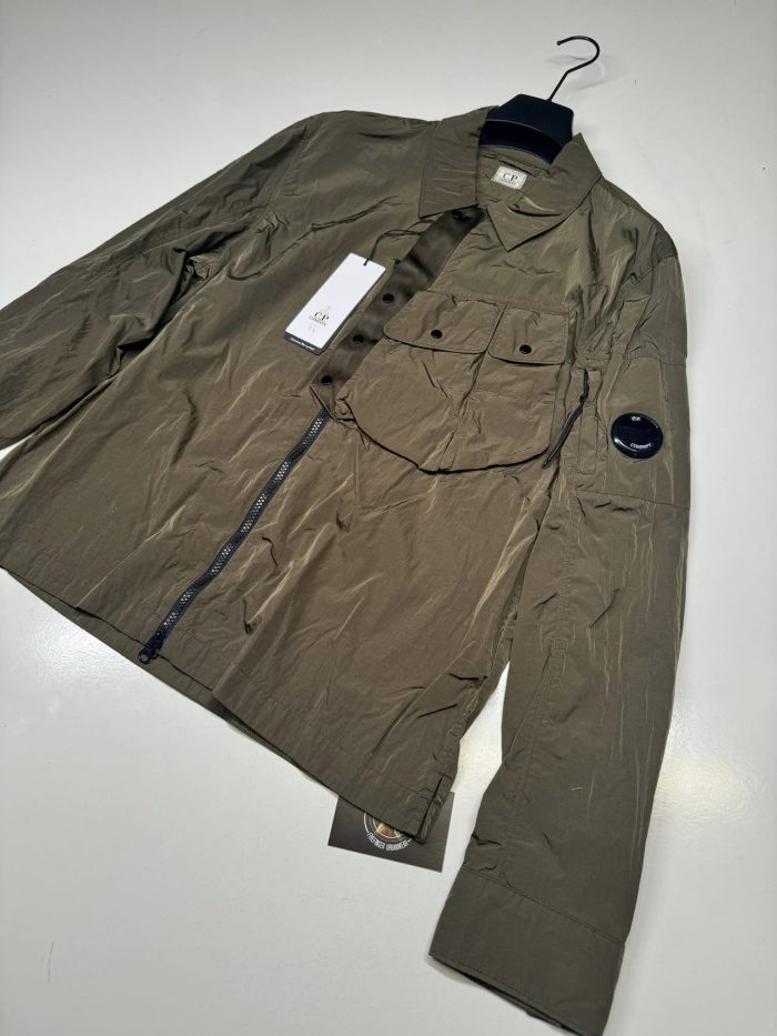 C.P. COMPANY 104A Chrome-R Zipped Overshirt in Green - Image 3