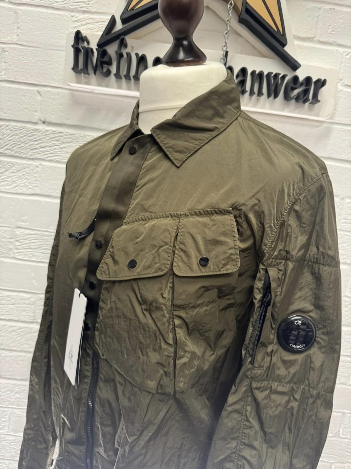 C.P. COMPANY 104A Chrome-R Zipped Overshirt in Green - Image 4