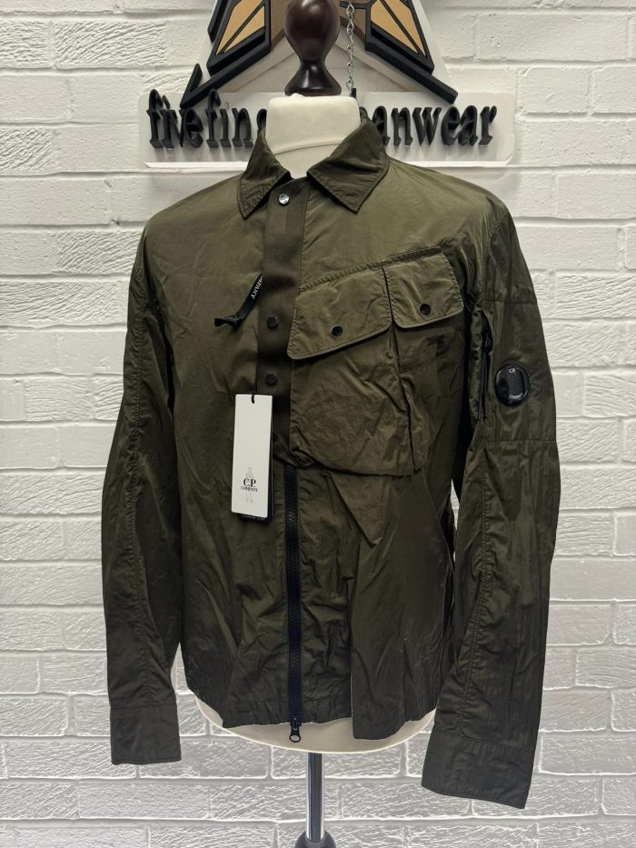 C.P. COMPANY 104A Chrome-R Zipped Overshirt in Green - Image 7