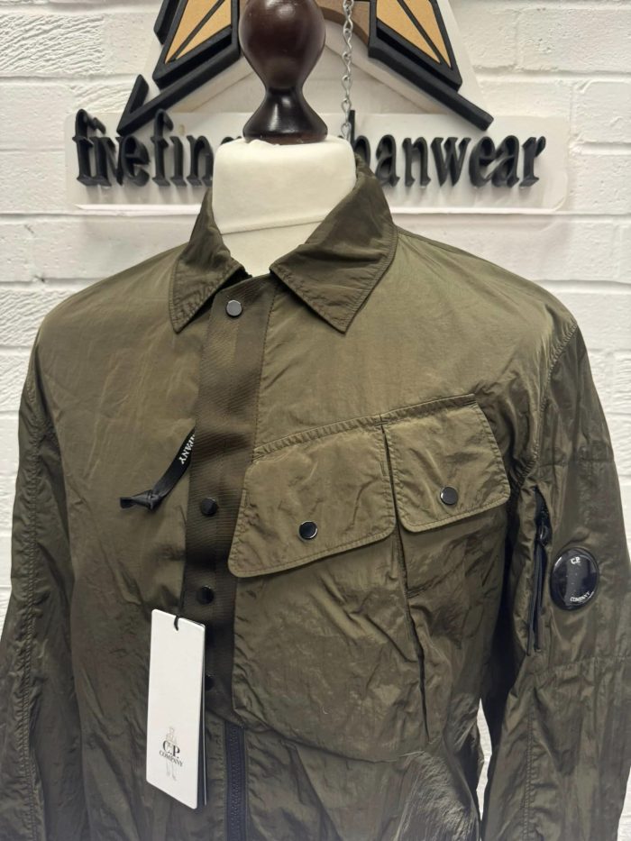 C.P. COMPANY 104A Chrome-R Zipped Overshirt in Green - Image 8
