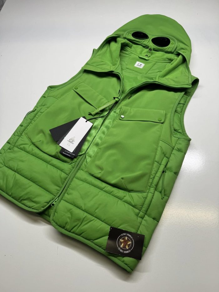 C.P. COMPANY SHELL-R MIXED GOGGLE VEST IN CLASSIC GREEN. - Image 6