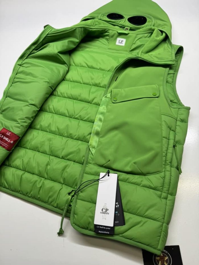C.P. COMPANY SHELL-R MIXED GOGGLE VEST IN CLASSIC GREEN. - Image 2