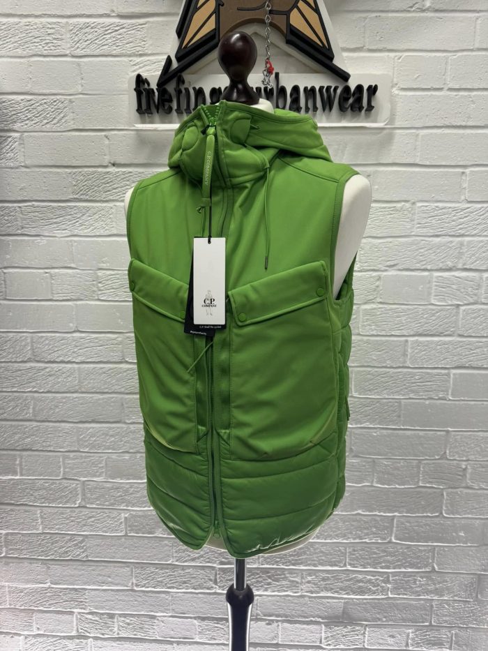 C.P. COMPANY SHELL-R MIXED GOGGLE VEST IN CLASSIC GREEN. - Image 10