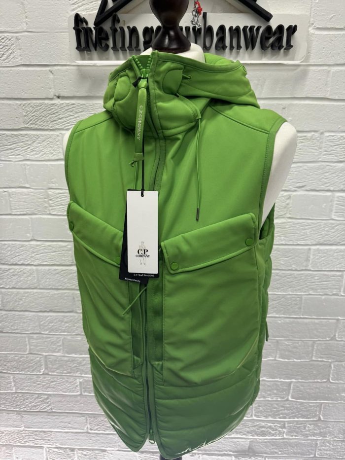C.P. COMPANY SHELL-R MIXED GOGGLE VEST IN CLASSIC GREEN. - Image 8