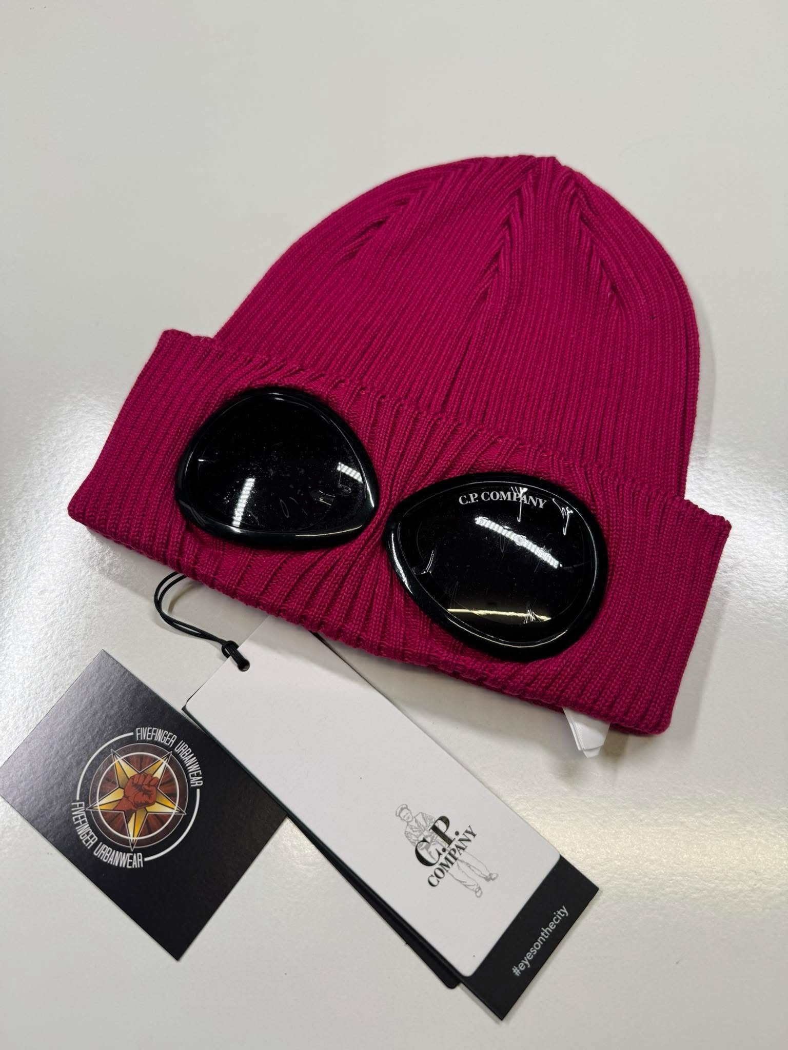 img_5997 CP COMPANY 016A SUMMER COTTON GOGGLE BEANIE IN RED BUD / 577 • Uni Size • - Image 1