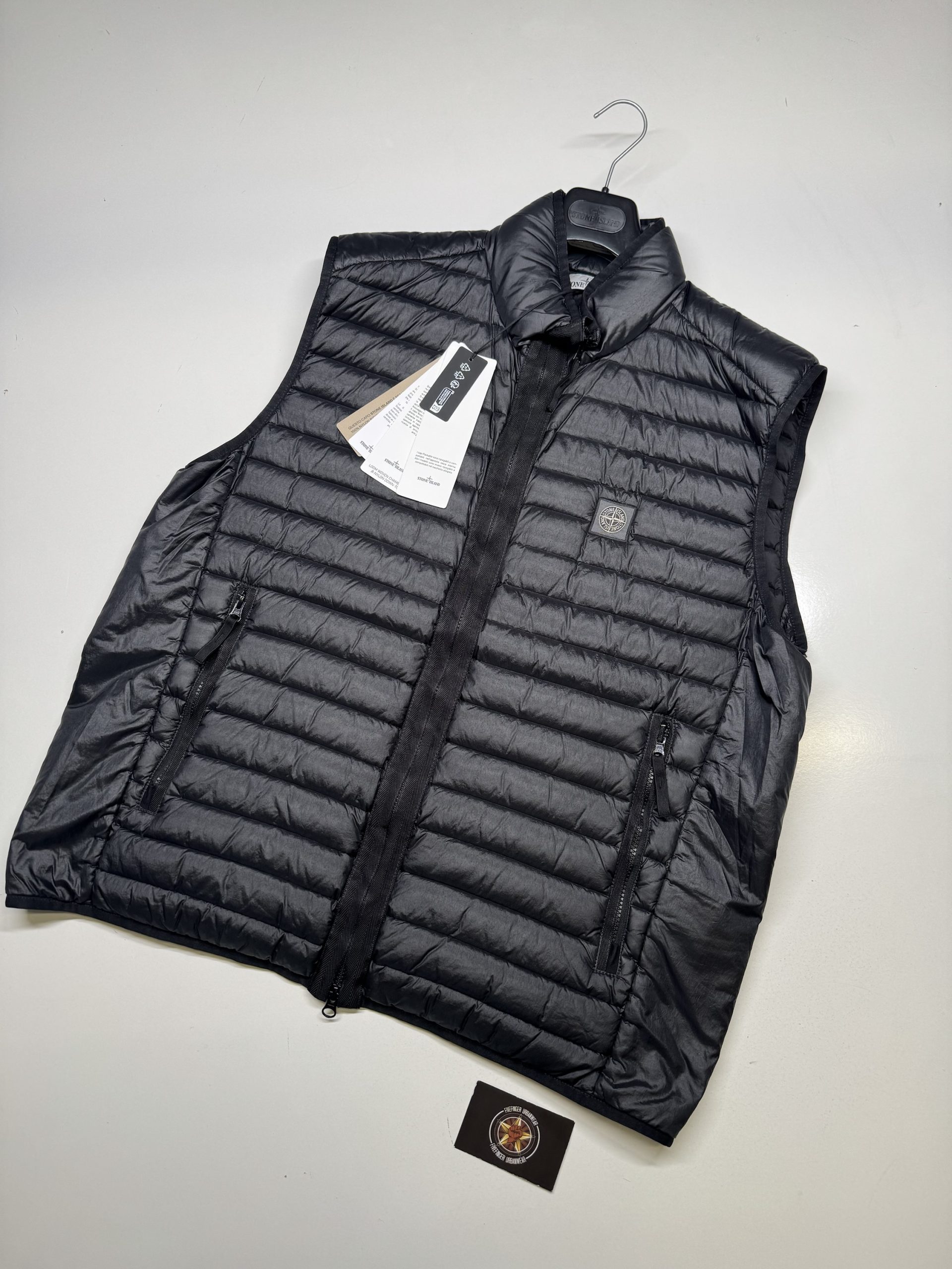 img_7378 STONE ISLAND G0224 PACKABLE_LOOM WOVEN CHAMBERS R-NYLON DOWN-TC VEST IN BLACK - Image 1