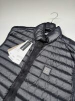 STONE ISLAND G0224 PACKABLE_LOOM WOVEN CHAMBERS R-NYLON DOWN-TC VEST IN BLACK - Image 3