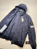 STONE ISLAND 40823 GARMENT DYED CRINKLE REPS RECYCLED NYLON WITH PRIMALOFT- TC HOODED JACKET IN NAVY.

XXL / 26” p2p - Image 2