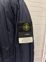 STONE ISLAND 40823 GARMENT DYED CRINKLE REPS RECYCLED NYLON WITH PRIMALOFT- TC HOODED JACKET IN NAVY.

XXL / 26” p2p - Image 6