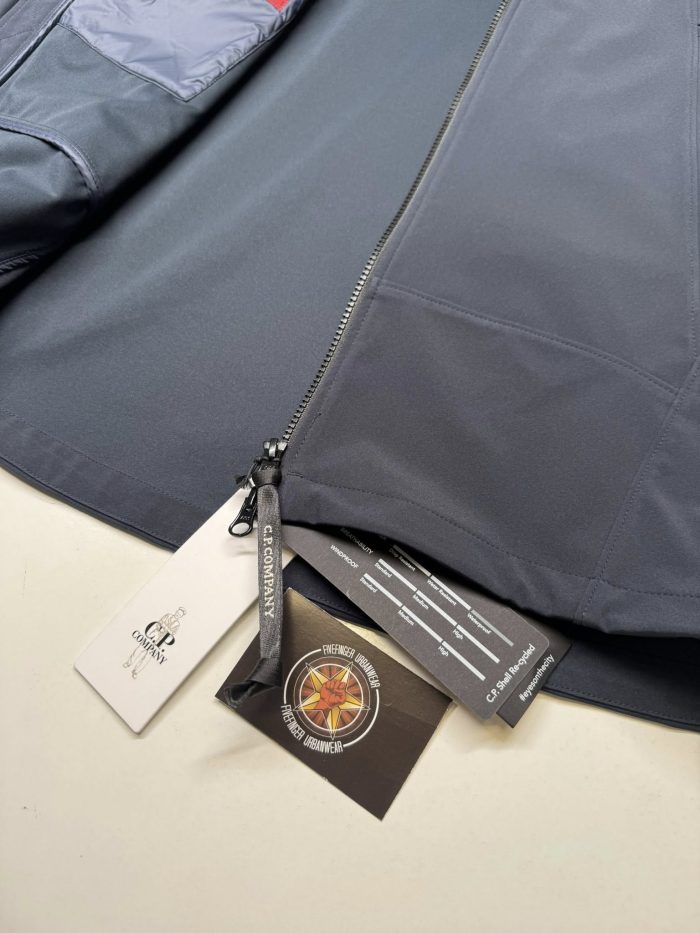 CP Company  002A C.P. Shell-R Goggle Jacket in Navy. - Image 3