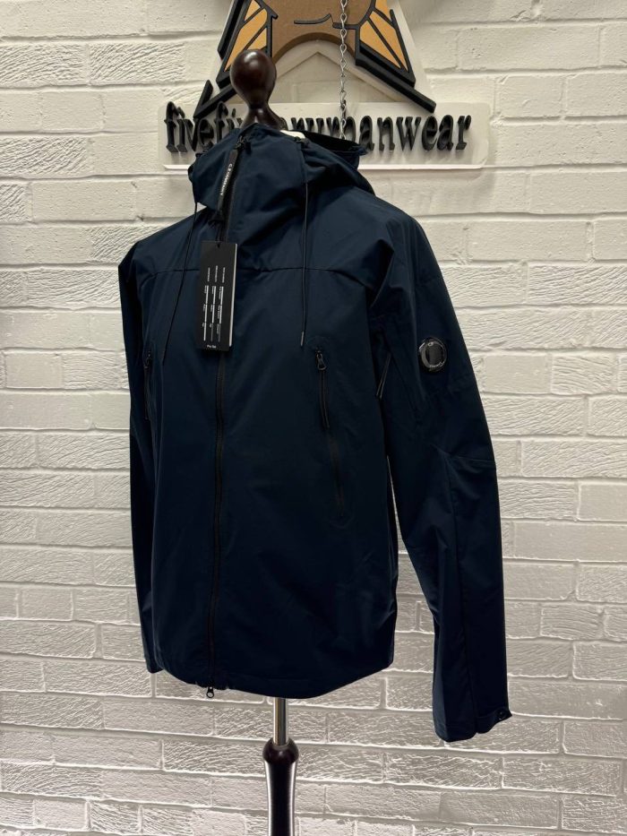 CP COMPANY PRO TEK LENS JACKET IN NAVY - Image 4