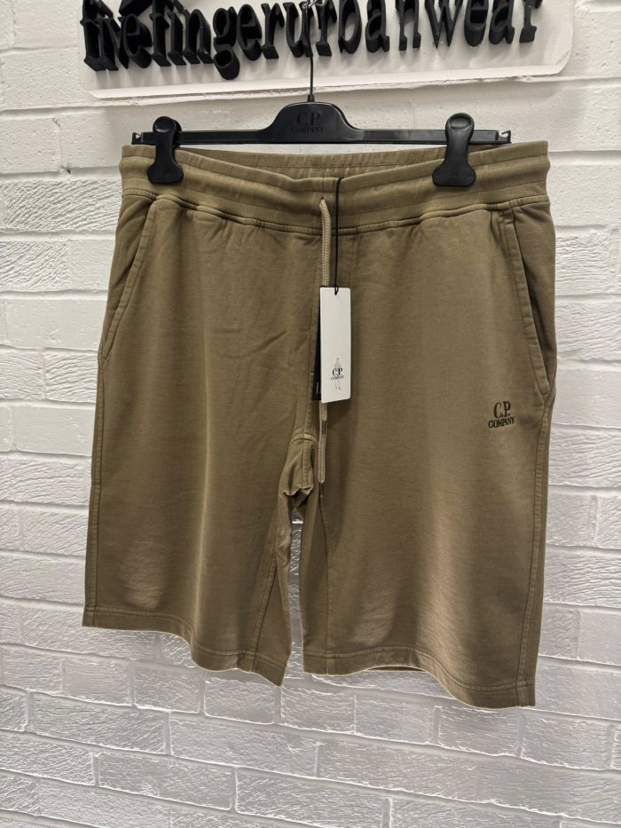 CP COMPANY COTTON FLEECE JOGGING BERMUDA IN LIGHT BROWN - Image 3
