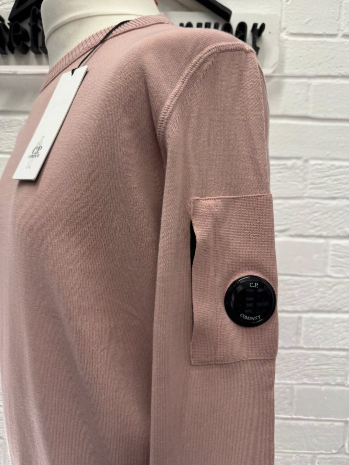 CP company cotton crepe crew knit in Dusty Pink - Image 6