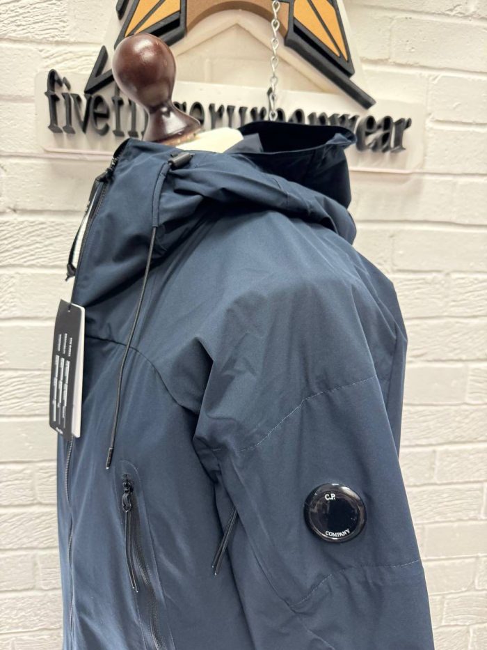 CP COMPANY PRO TEK LENS JACKET IN NAVY - Image 8