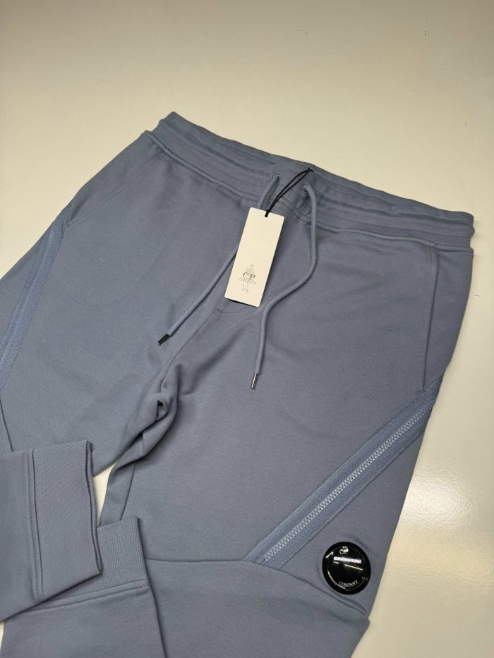 CP COMPANY 017A DIAGONAL RAISED FLEECE JOGGING PANTS IN SKY BLUE - Image 4