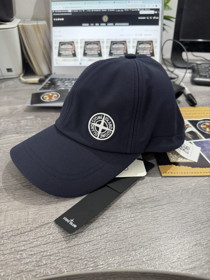 STONE ISLAND 99227 LIGHT SOFT SHELL-R CAP IN NAVY - LARGE - Image 1