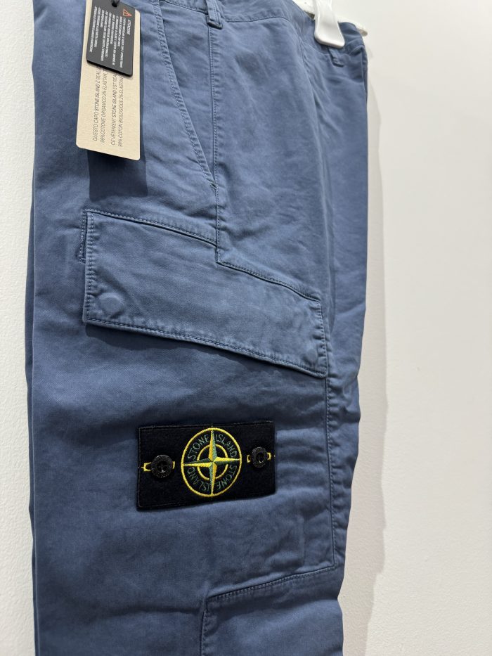 STONE ISLAND 30604 STRETCH BROKEN TWILL, GARMENT DYED 'OLD' EFFECT CARGO PANT - BLUE - Image 4