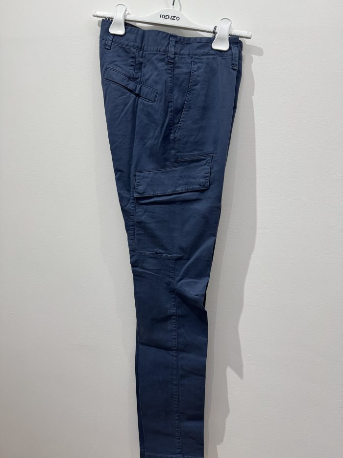 STONE ISLAND 30604 STRETCH BROKEN TWILL, GARMENT DYED 'OLD' EFFECT CARGO PANT - BLUE - Image 5