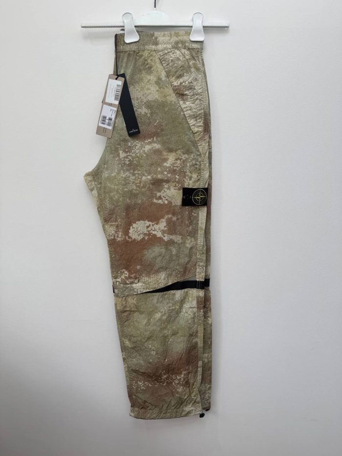 STONE ISLAND 662E1 CARGO PANTS DISSOLVING GRID CAMO ON ECONYL® REGENERATED NYLON ECRU - Image 10