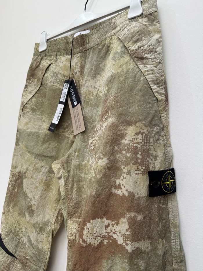 STONE ISLAND 662E1 CARGO PANTS DISSOLVING GRID CAMO ON ECONYL® REGENERATED NYLON ECRU - Image 9