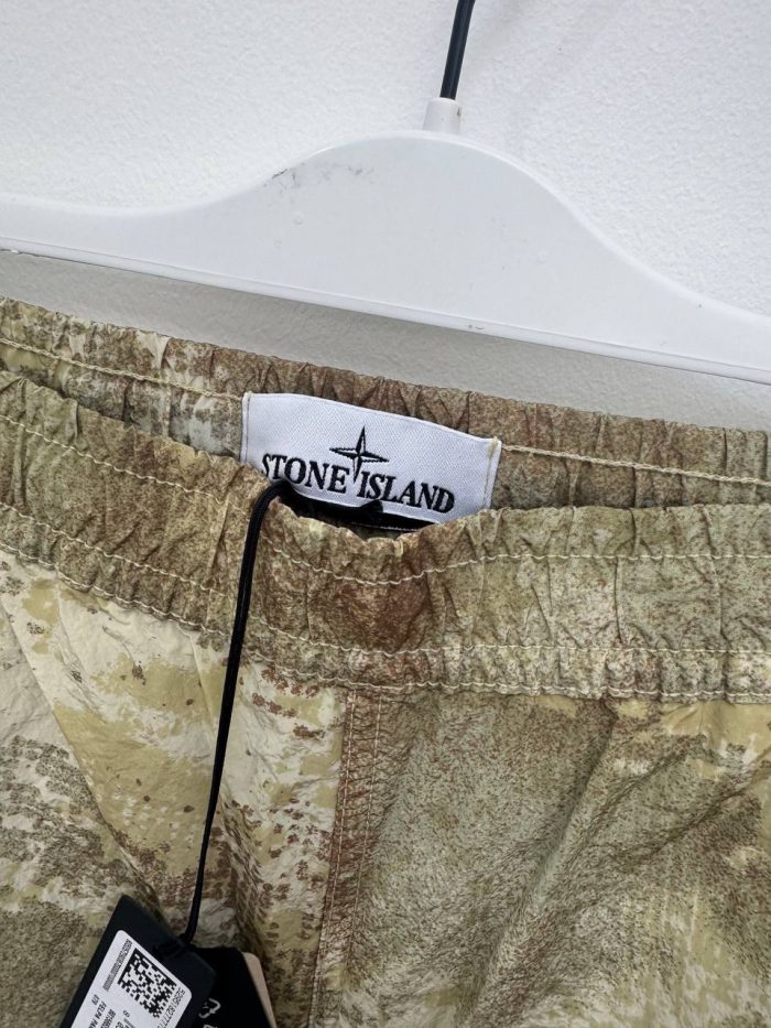 STONE ISLAND 662E1 CARGO PANTS DISSOLVING GRID CAMO ON ECONYL® REGENERATED NYLON ECRU - Image 6