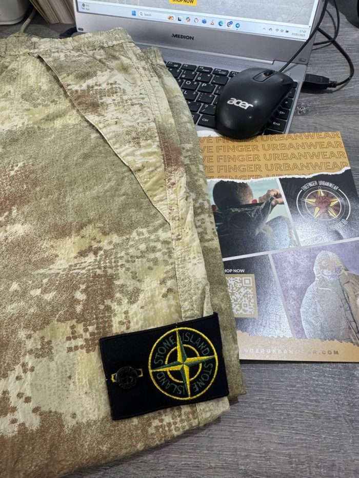 STONE ISLAND 662E1 CARGO PANTS DISSOLVING GRID CAMO ON ECONYL® REGENERATED NYLON ECRU - Image 3