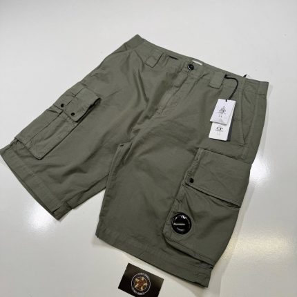 CP COMPANY COTTON GABARDINE CARGO SHORTS IN GREEN
