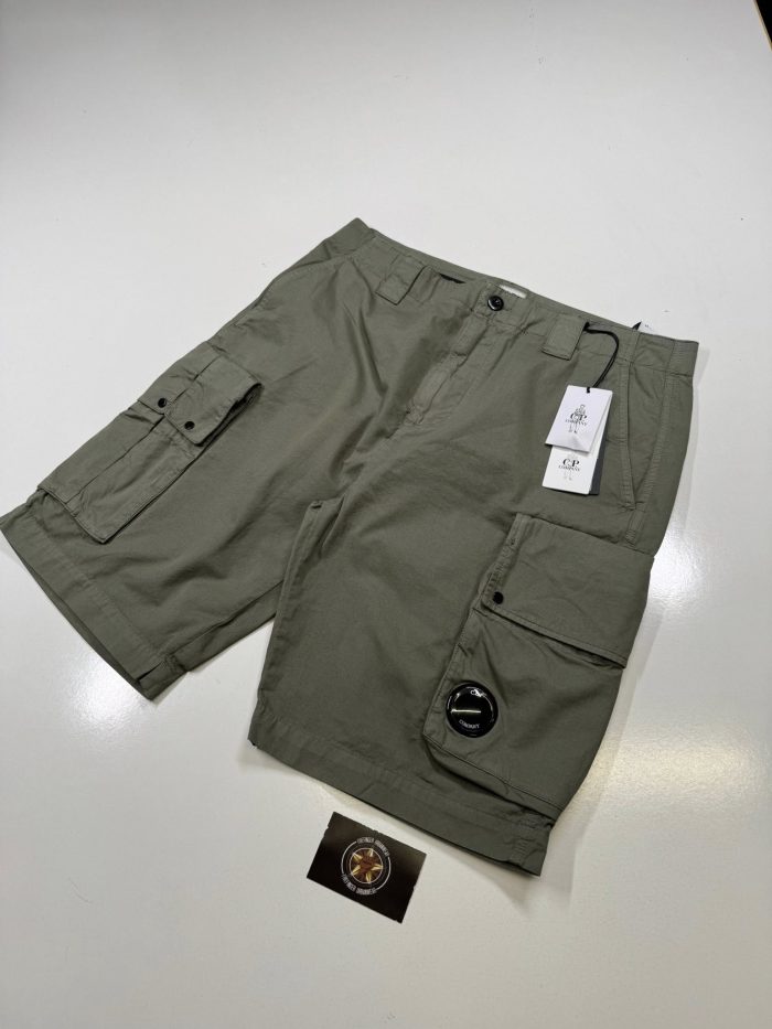 CP COMPANY COTTON GABARDINE CARGO SHORTS IN GREEN - Image 1