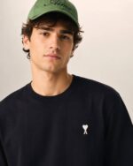 AMI PARIS Ami De Coeur UTS387.726 Black / White Place des Victoires T-Shirt - Image 6