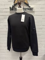 CP COMPANY Diagonal Raised Fleece Crew neck Sweatshirt in Black. - Image 3