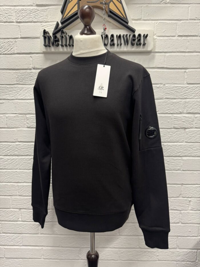 CP COMPANY Diagonal Raised Fleece Crew neck Sweatshirt in Black. - Image 3