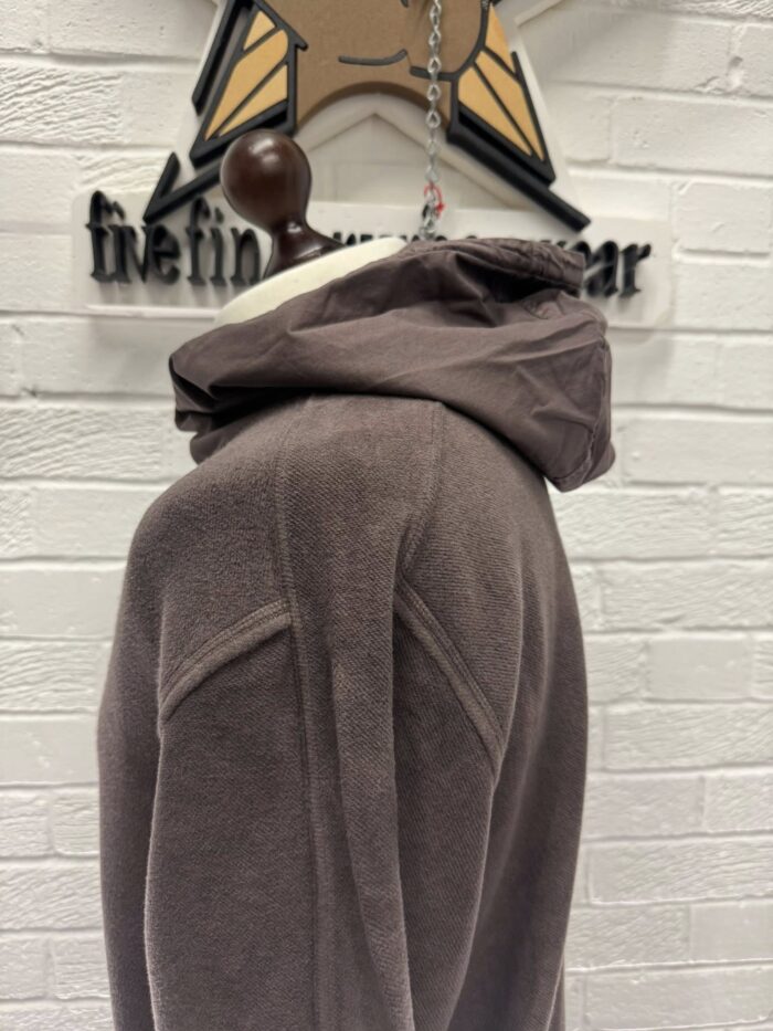CP Company Brushed & Emerized Diagonal Fleece hooded Sweatshirt in Mauve - Image 7
