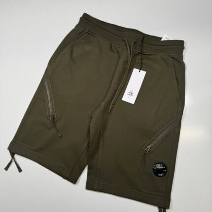 CP COMPANY 154A DIAGONAL RAISED FLEECE LENS POCKET JOGGING BERMUDA.  -GREEN