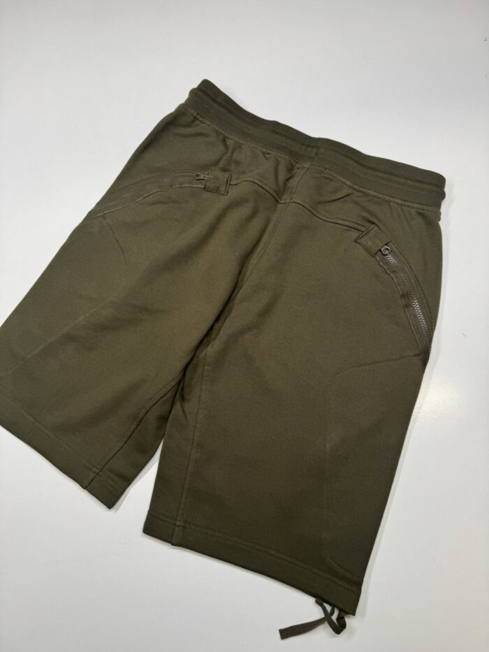 CP COMPANY 154A DIAGONAL RAISED FLEECE LENS POCKET JOGGING BERMUDA.  -GREEN - Image 4