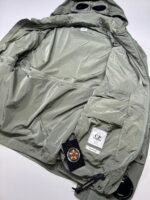 CP COMPANY Chrome-R 500 MIGLIA Goggle Jacket in green      -     Size 50 / Large. / 23” p2p - Image 10