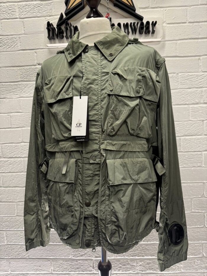 CP COMPANY Chrome-R 500 MIGLIA Goggle Jacket in green      -     Size 50 / Large. / 23” p2p - Image 11
