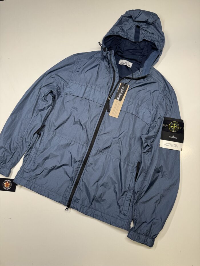 STONE ISLAND 40922 GARMENT DYED CRINKLE REPS R-NY HOODED JACKET IN BLUE. - Image 1
