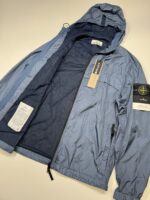 STONE ISLAND 40922 GARMENT DYED CRINKLE REPS R-NY HOODED JACKET IN BLUE. - Image 4