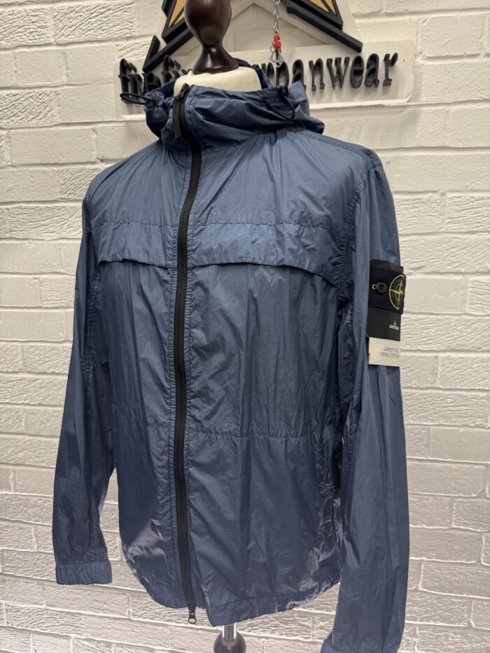 STONE ISLAND 40922 GARMENT DYED CRINKLE REPS R-NY HOODED JACKET IN BLUE. - Image 8