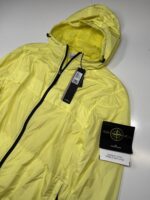 STONE ISLAND 40922 GARMENT DYED CRINKLE REPS R-NY HOODED JACKET IN YELLOW. - Image 3