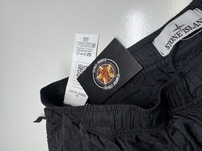STONE ISLAND L0319 NYLON METAL IN ECONYL® REGENERATED NYLON SHORTS IN BLACK - Image 4