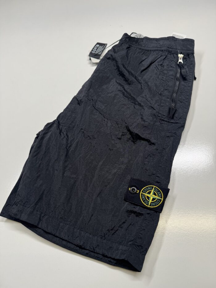 STONE ISLAND L0319 NYLON METAL IN ECONYL® REGENERATED NYLON SHORTS IN BLACK - Image 5