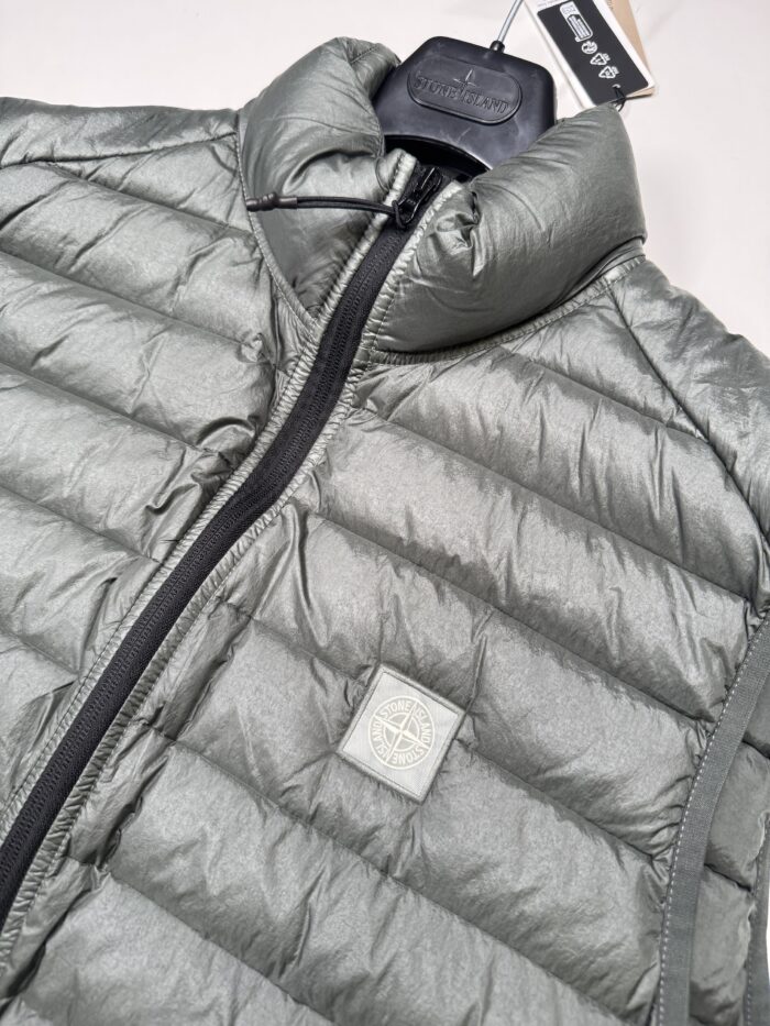 STONE ISLAND VEST G0524 LOOM WOVEN DOWN CHAMBERS STRETCH NYLON-TC IN MUSK GREEN - Image 2