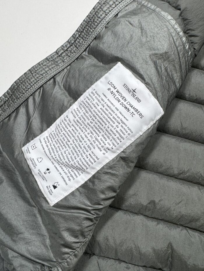 STONE ISLAND VEST G0524 LOOM WOVEN DOWN CHAMBERS STRETCH NYLON-TC IN MUSK GREEN - Image 4