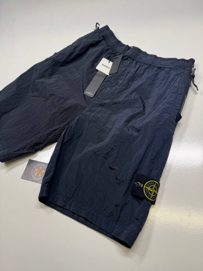 STONE ISLAND L0319 NYLON METAL IN ECONYL® REGENERATED NYLON SHORTS IN NAVY - Image 2