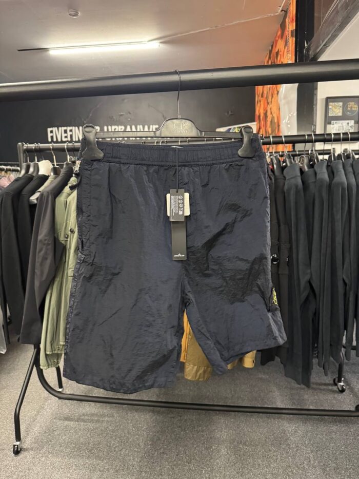STONE ISLAND L0319 NYLON METAL IN ECONYL® REGENERATED NYLON SHORTS IN NAVY - Image 5